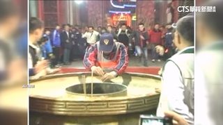 「埋伏插頭香」畫面瘋傳　頭香哥：從那年起特別快樂