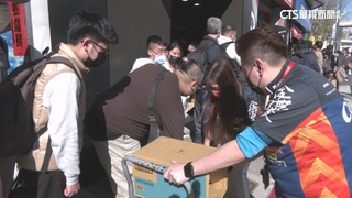 輝達新顯示卡初二開賣　民眾「備帳篷.家當」搶排