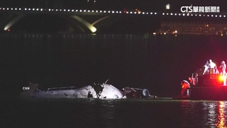 華府空難肇因　疑黑鷹飛太高重疊客機路徑