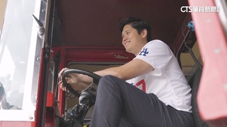 道奇訪問LA消防隊　大谷體驗開消防雲梯車