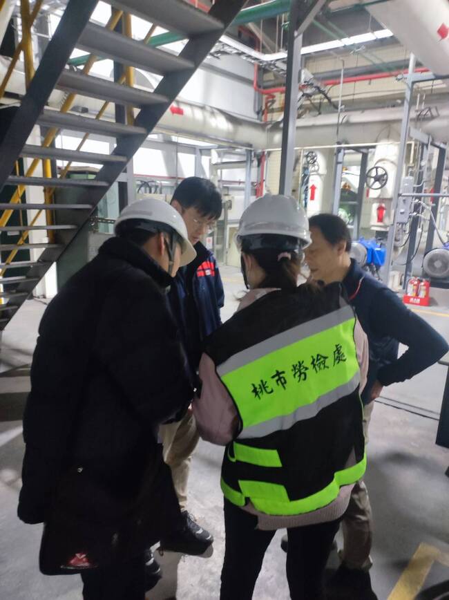 竹縣遠東化纖廠氣爆奪2命 桃園廠被抓出14缺失 挨罰26萬 | 華視新聞