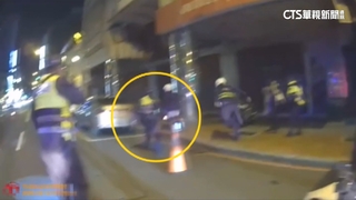 警攔騎士追無照拒檢　逮到人驚「同夥友人」