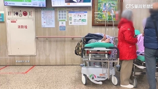 等不到床位！醫院急診室擺出「滿床壅塞」告示牌