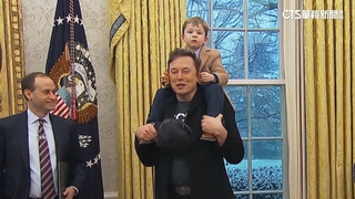 馬斯克肩背4歲萌兒X現身！川普化身「慈祥爺爺」介紹