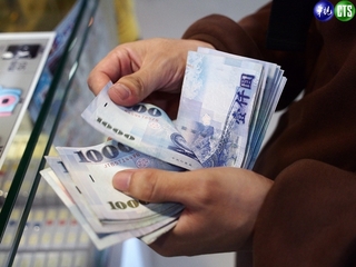 稅收高出預算創新高！藍推普發現金1萬元　政院：應先處理總預算案