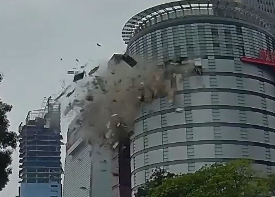 快訊》台中新光三越驚傳氣爆 大樓竄濃煙、4人疑被炸出 | 圖/華視新聞
