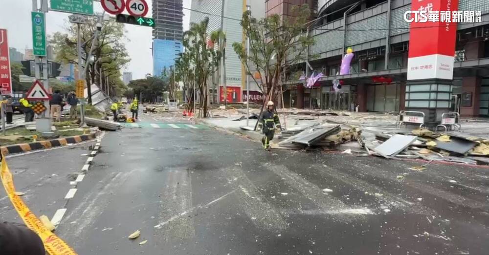 快訊》台中新光三越驚傳氣爆 大樓竄濃煙、4人疑被炸出 | 圖/華視新聞