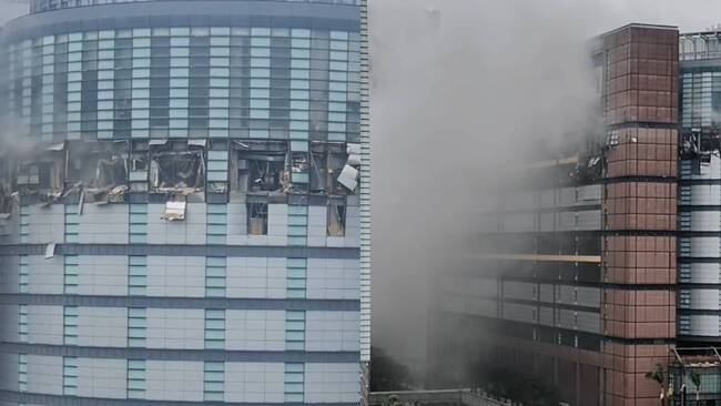 快訊》台中新光三越驚傳氣爆 大樓竄濃煙、4人疑被炸出 | 華視新聞