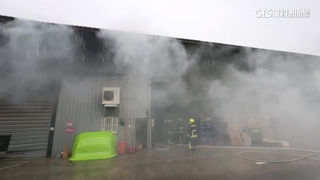 延燒四廠房　高檔傢俱全燒光.損失上千萬　起火點待釐清