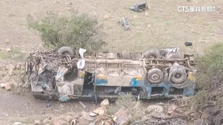 玻利維亞重大死傷車禍　巴士翻落懸崖數十死傷