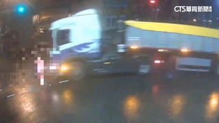 路人深夜過馬路遭撞亡　貨車行經發現傷者急報案