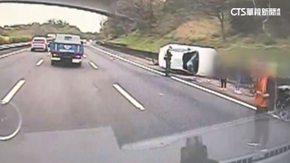 家庭出遊驚魂！國1頭屋段2車碰撞側翻　7人送醫