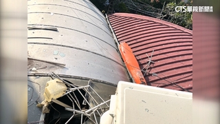 疑國軍靶機墜落　台南民宅屋頂遭「空襲」破大洞