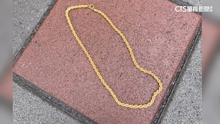 光天化日搶西門町銀樓！奪19萬金鍊狂奔　路人助逮