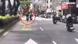 疑未注意前方　騎士撞重機車尾噴飛「被後車輾亡」