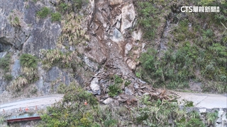 司馬庫斯聯外道8.8K落石坍方　遊客受困幸無傷