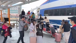 大霧襲金門！　20多航班受影響　滯留旅客改搭船