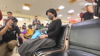 柯文哲閃到腰喊「好痛」　陳佩琪送痠痛貼布遭拒