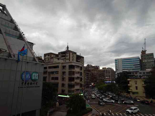 下班注意！大雷雨轟6縣市　慎防冰雹、強大雨勢、陣風 | 華視新聞