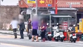 不滿被追債！東大門夜市前棒打攤商　觀光客驚嚇
