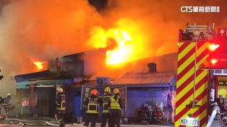 台中第五市場深夜祝融　8攤販陷火海急救出長者