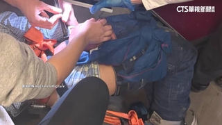 西班牙航班男失控「欲強開艙門」　遭空服員.乘客壓制