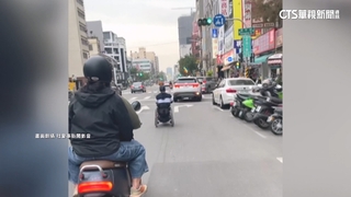 高雄街頭驚見「飆風輪椅」　疑自行改裝比機車還快