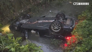 新北萬里休旅車墜大排　駕駛送醫不治.乘客輕傷