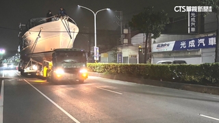 貨車載遊艇勾電線.電桿傾斜　台電急搶修