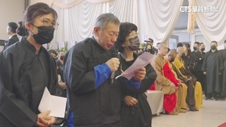 柯快閃新竹奔喪！　落淚致詞「遭編織罪名」無法照料父