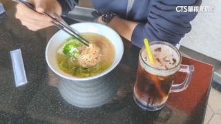 台中人最愛！　泡沫紅茶店「標配」：大杯紅茶+雞絲麵