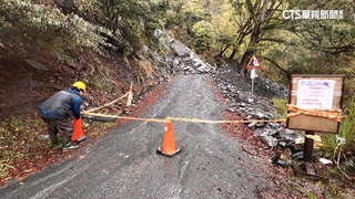 大鹿林道東線5.2K大雨落石坍　車輛禁止通行