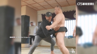 道奇隊Kershaw觀賞相撲比賽　親自下場「較勁」