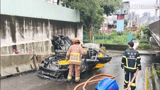 小黃火燒車！　運將驚險逃出　酒測值高達1.12