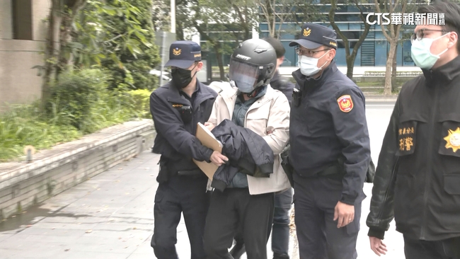 雲云董座出院了　現身分局應訊　面對媒體不發一語 | 華視新聞