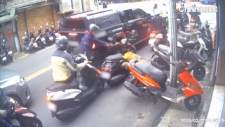 11天前才開窗咬人　同一隻比特犬再跳車咬騎士