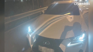 國道天外飛來鐵條砸車.插保險桿　駕駛擦身死神嚇壞