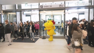 南港購物商場開幕首日民眾塞爆