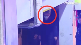 柯文哲首開庭與檢攻防　檢批「7次護航」柯怒敲桌