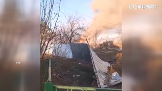 烏無人機攻擊俄空軍基地　屋頂噴飛炸出蕈狀雲