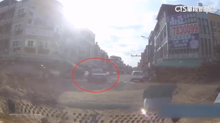 父疑不滿「借名貸款遭拒」怒砸媳車　兒開車衝撞反擊