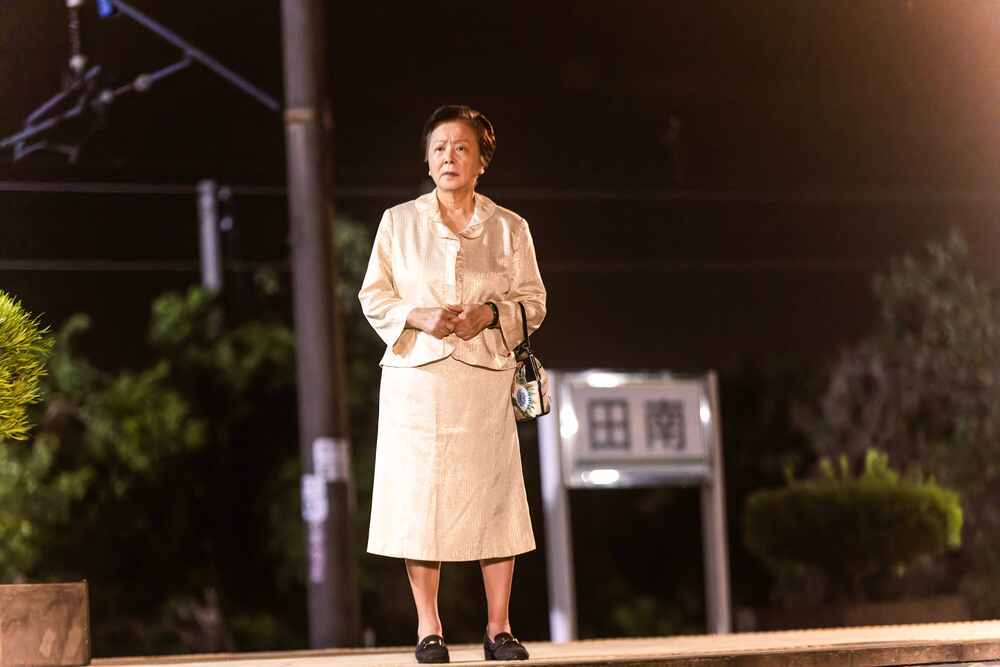 《火車來去》彩蛋站長(吳鈴山飾)終於等到親生母親(劉秀雯飾)現身