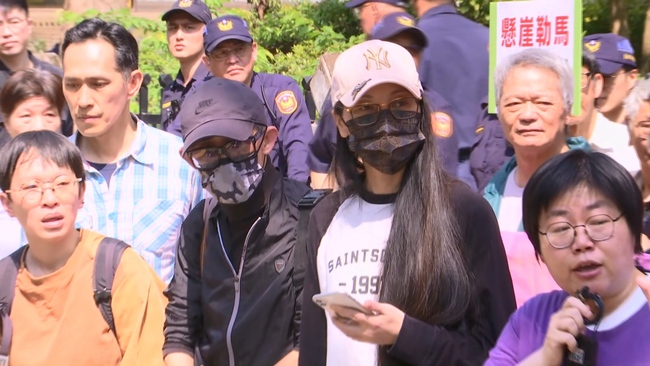 中配「亞亞」開記者會控訴遭政府迫害　焦慮主婦Lia酸：回娘家千萬別這樣做 | 華視新聞