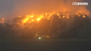 屏東枋寮掩埋場火警　控制後又復燃夜空染橘