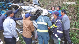 新竹司馬庫斯吊車墜70米邊坡　1死1命危搶救