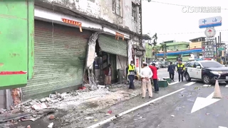 砂石車失控衝民宅　柱子斷.屋瓦崩落　居民睡夢驚醒