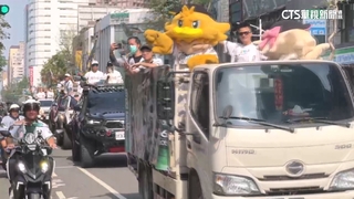台鋼雄鷹車掃造勢.洪總與球星上街　統一UniGirls開唱尬場