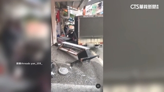 小貨車駕駛疑疲駕精神不濟　擦撞攤位.1員工受傷