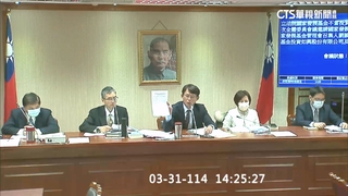 沒看資料？　王義川嗆「你又知道了」　黃國昌秀簽到表