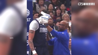 好倒楣！　AD被隊友「肘擊」當場血流如注倒地